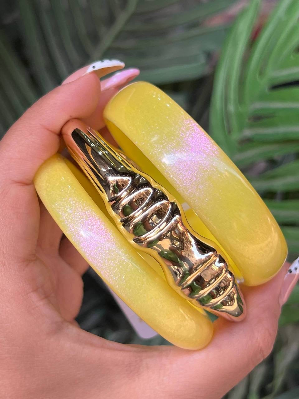 Sunny Shell Bangle Stack