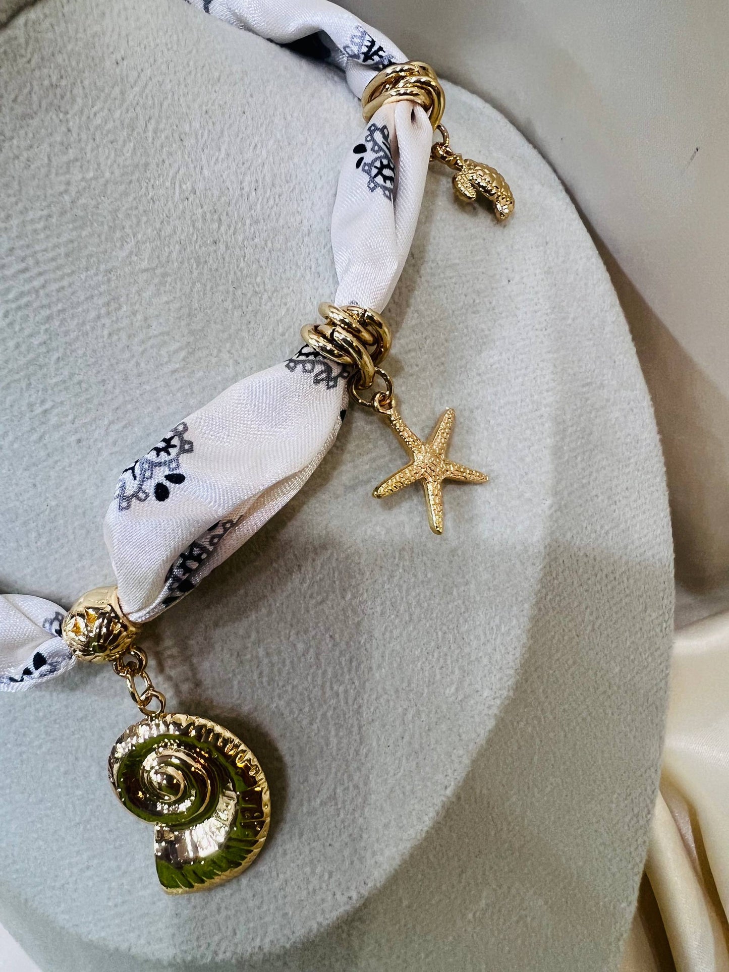 Concha Scarf Necklace
