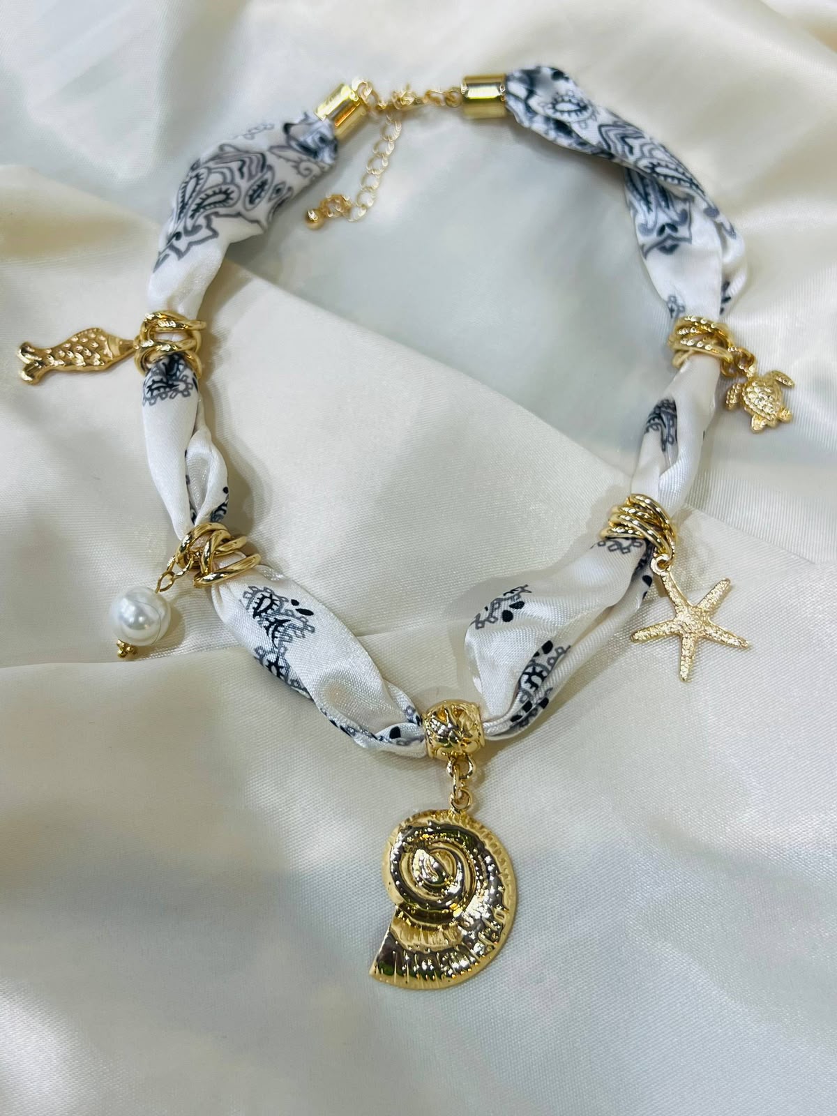 Concha Scarf Necklace