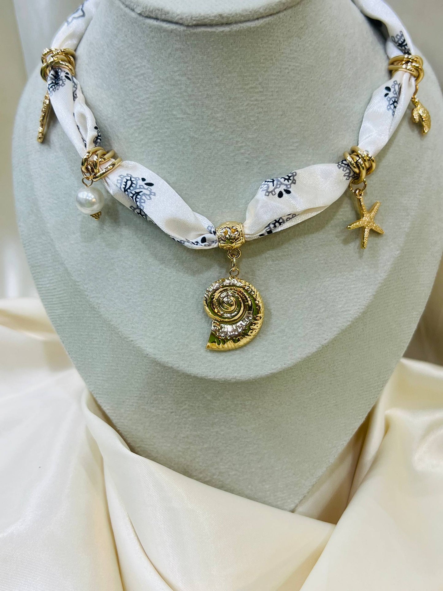 Concha Scarf Necklace