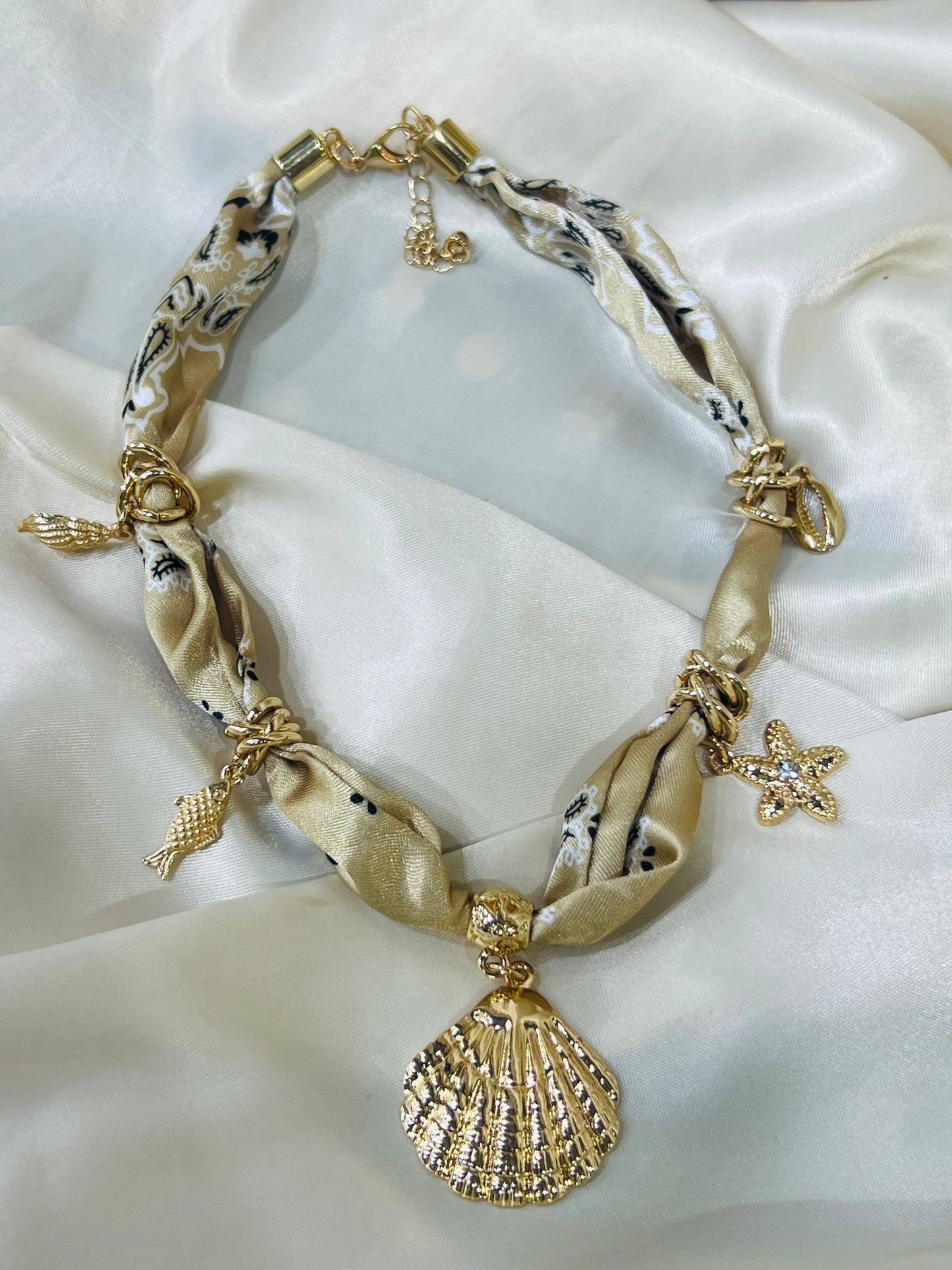 Concha Scarf Necklace
